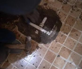 平江卫生间漏水维修公司为您分享下卫生间渗水如何处理及注意事项